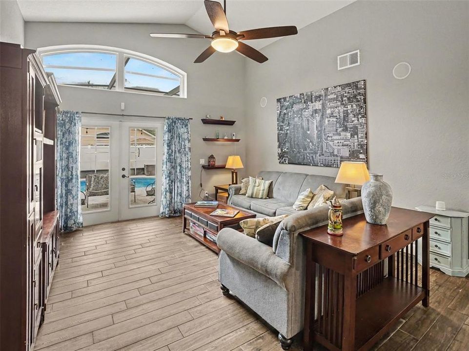 For Sale: $568,000 (3 beds, 2 baths, 2044 Square Feet)