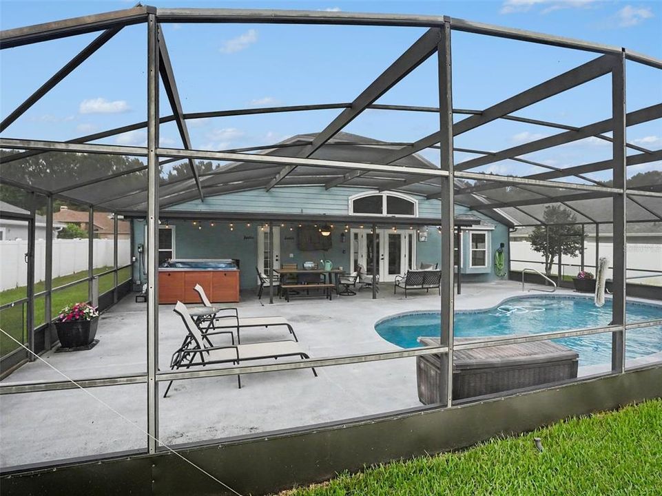 For Sale: $568,000 (3 beds, 2 baths, 2044 Square Feet)
