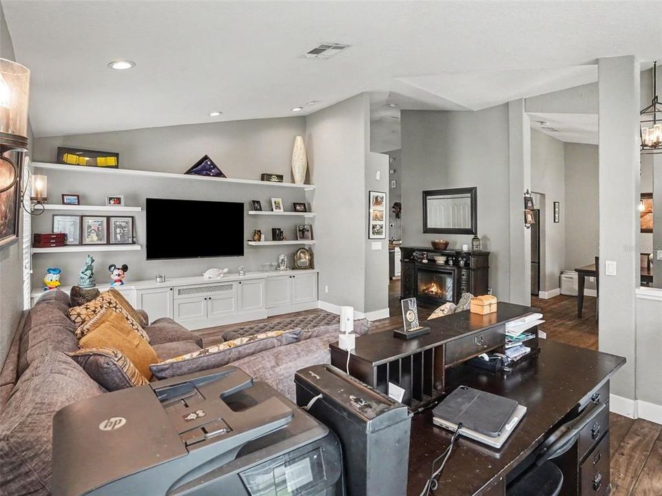 For Sale: $568,000 (3 beds, 2 baths, 2044 Square Feet)