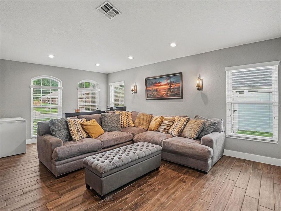 For Sale: $568,000 (3 beds, 2 baths, 2044 Square Feet)