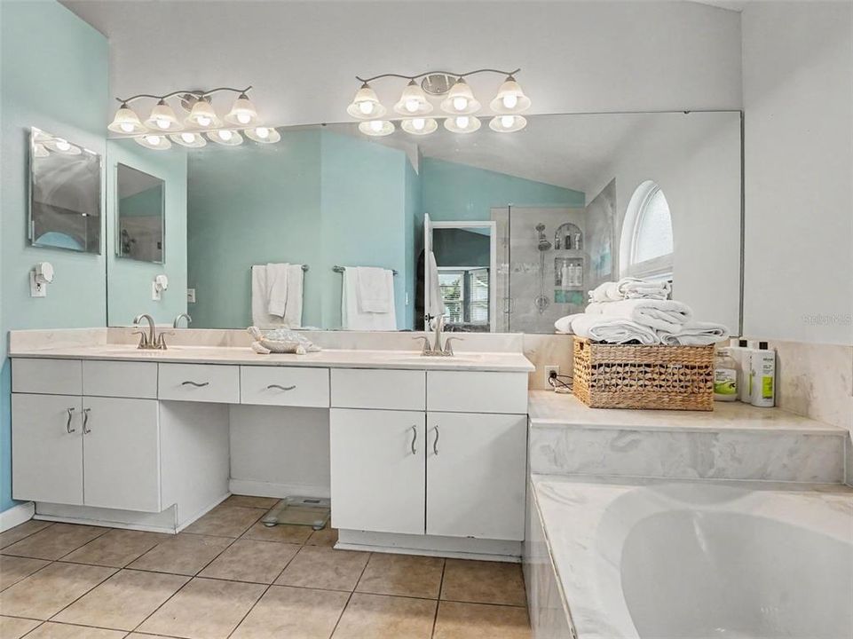 For Sale: $568,000 (3 beds, 2 baths, 2044 Square Feet)