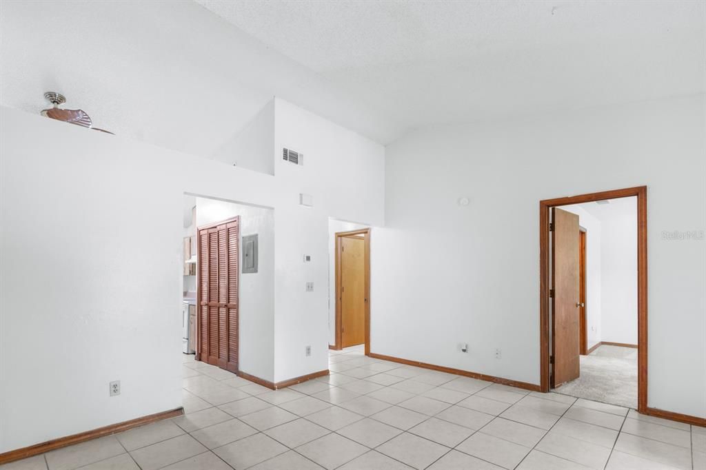 На продажу: $475,000 (5 спален, 0 ванн, 2003 Квадратных фут)