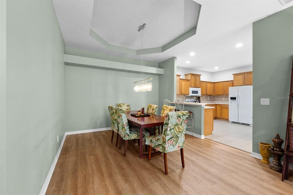 Activo con contrato: $379,900 (3 camas, 2 baños, 1635 Pies cuadrados)