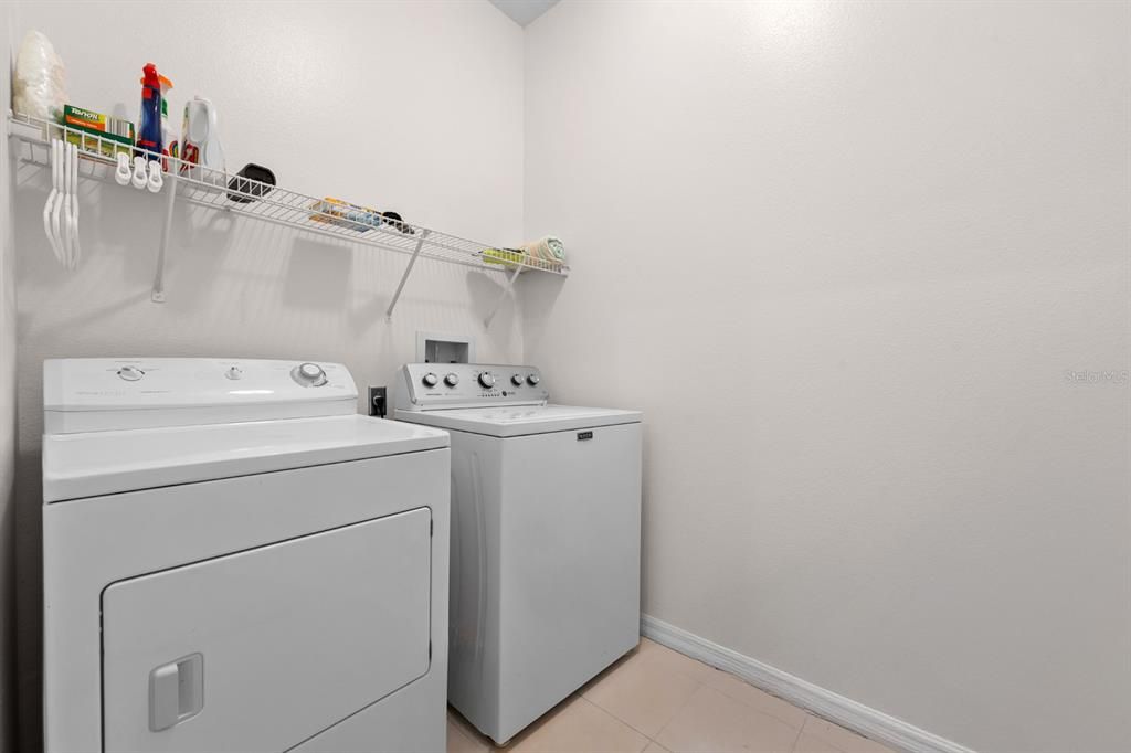 Activo con contrato: $379,900 (3 camas, 2 baños, 1635 Pies cuadrados)