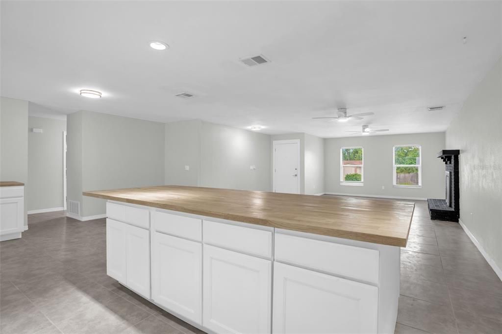 En Venta: $513,000 (3 camas, 2 baños, 1979 Pies cuadrados)