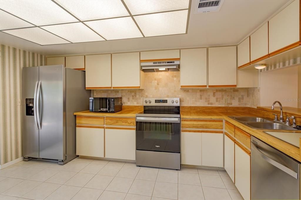 En Venta: $269,000 (2 camas, 2 baños, 1394 Pies cuadrados)