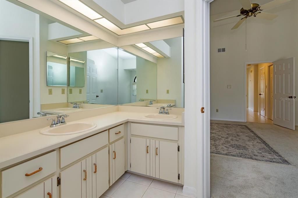 En Venta: $269,000 (2 camas, 2 baños, 1394 Pies cuadrados)