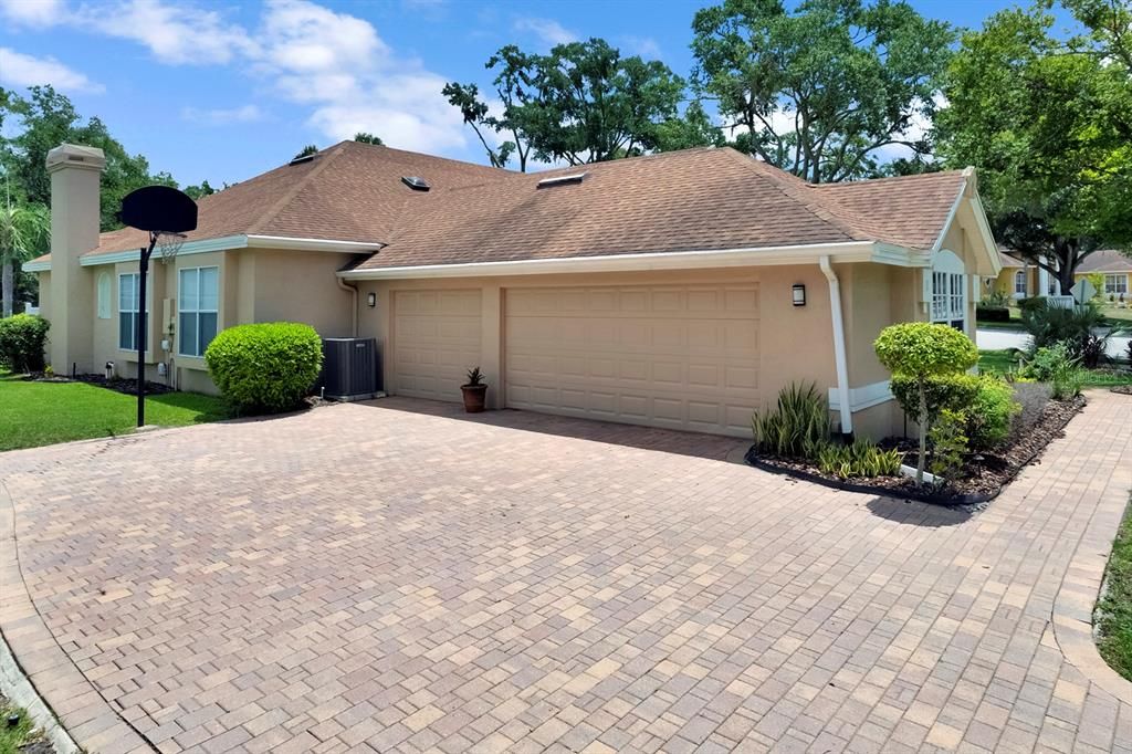Active With Contract: $650,000 (4 beds, 4 baths, 2824 Square Feet)