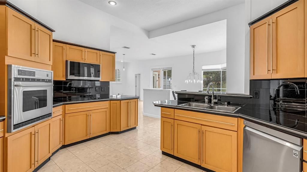 Active With Contract: $650,000 (4 beds, 4 baths, 2824 Square Feet)