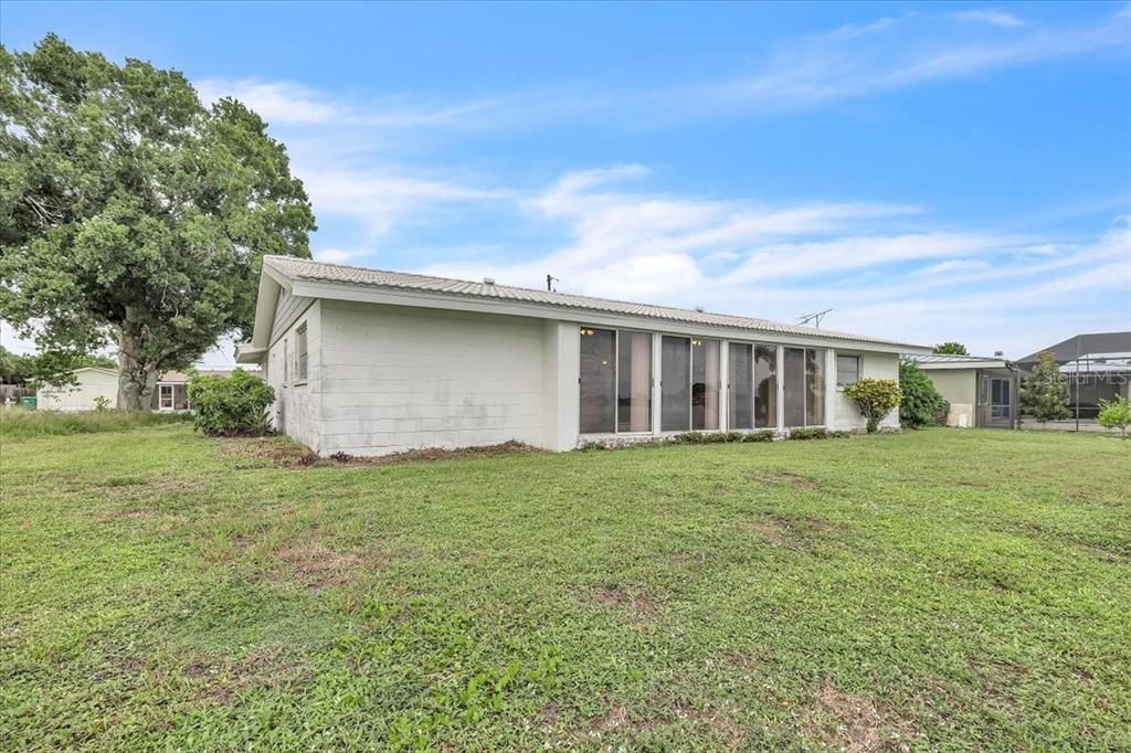 Activo con contrato: $285,000 (3 camas, 2 baños, 1389 Pies cuadrados)
