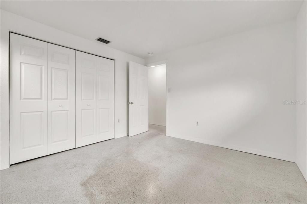 Activo con contrato: $285,000 (3 camas, 2 baños, 1389 Pies cuadrados)