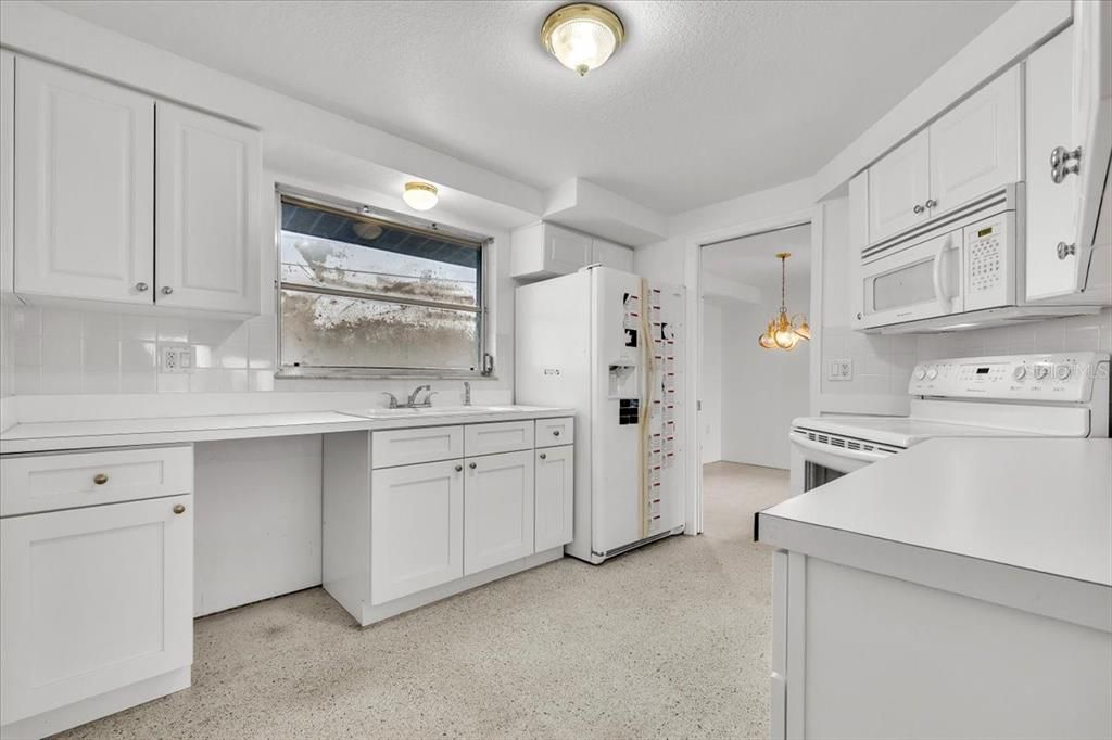 Activo con contrato: $285,000 (3 camas, 2 baños, 1389 Pies cuadrados)