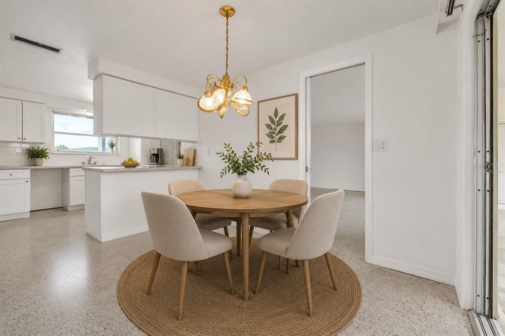 Activo con contrato: $285,000 (3 camas, 2 baños, 1389 Pies cuadrados)