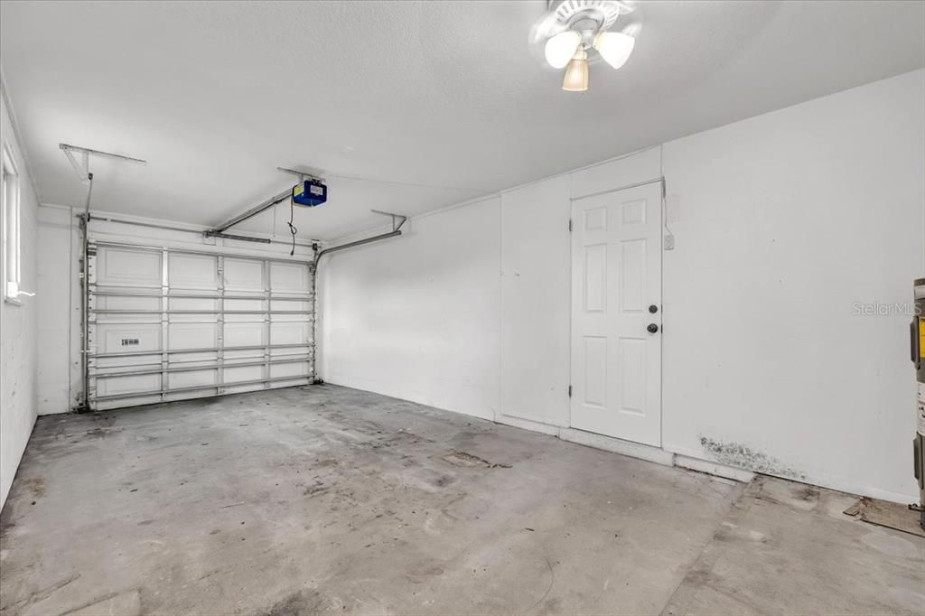 Activo con contrato: $285,000 (3 camas, 2 baños, 1389 Pies cuadrados)