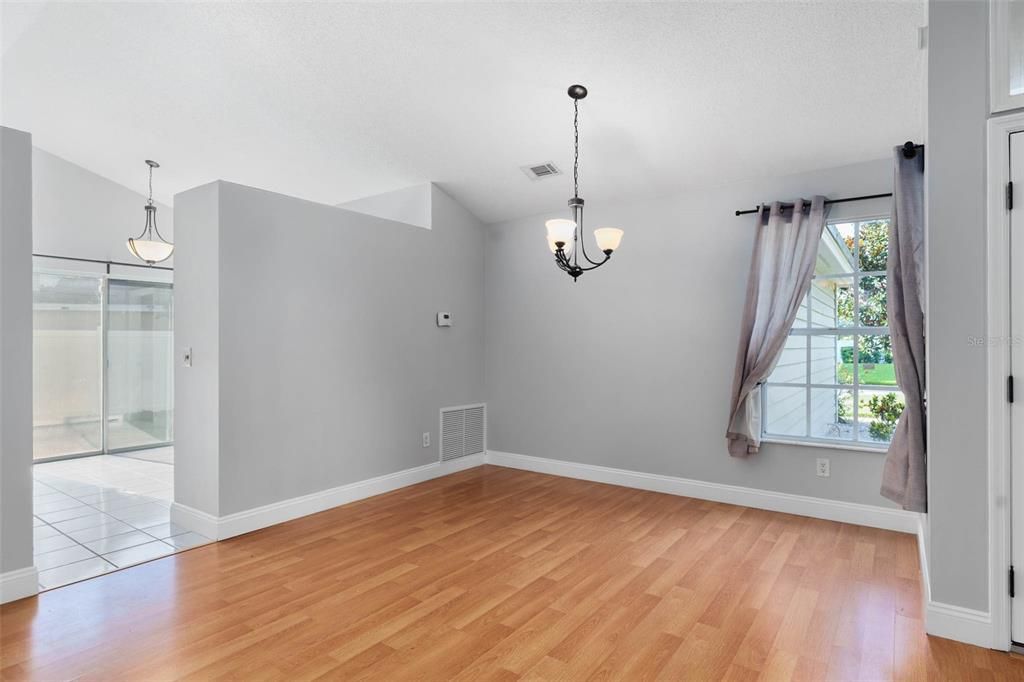 В аренду: $2,500 (3 спален, 2 ванн, 1496 Квадратных фут)