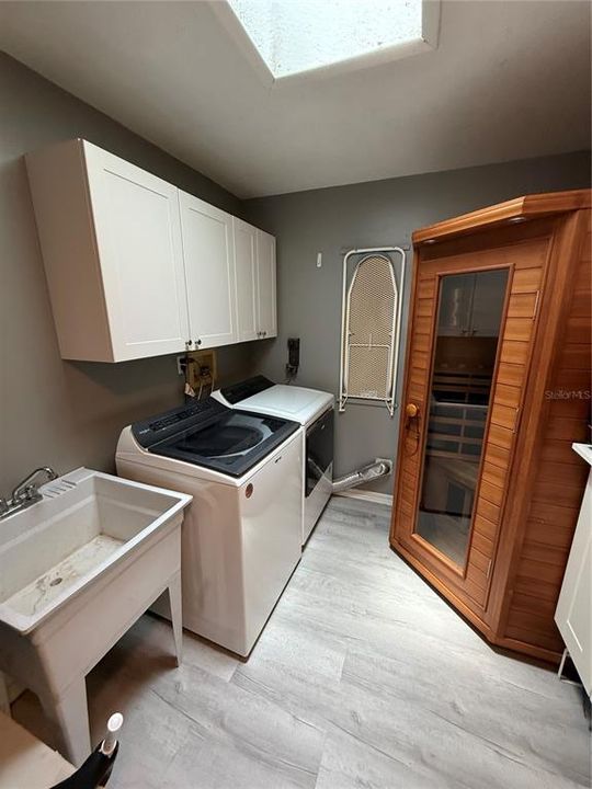 На продажу: $499,900 (3 спален, 2 ванн, 1960 Квадратных фут)