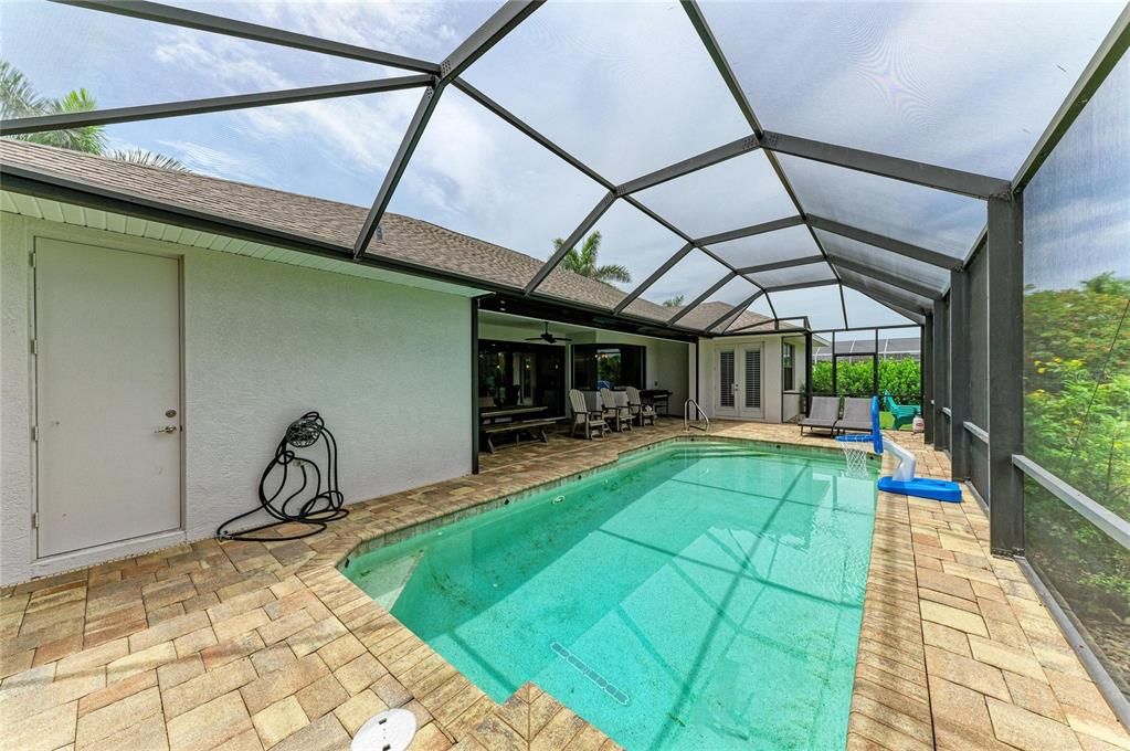 Activo con contrato: $625,000 (3 camas, 2 baños, 2349 Pies cuadrados)