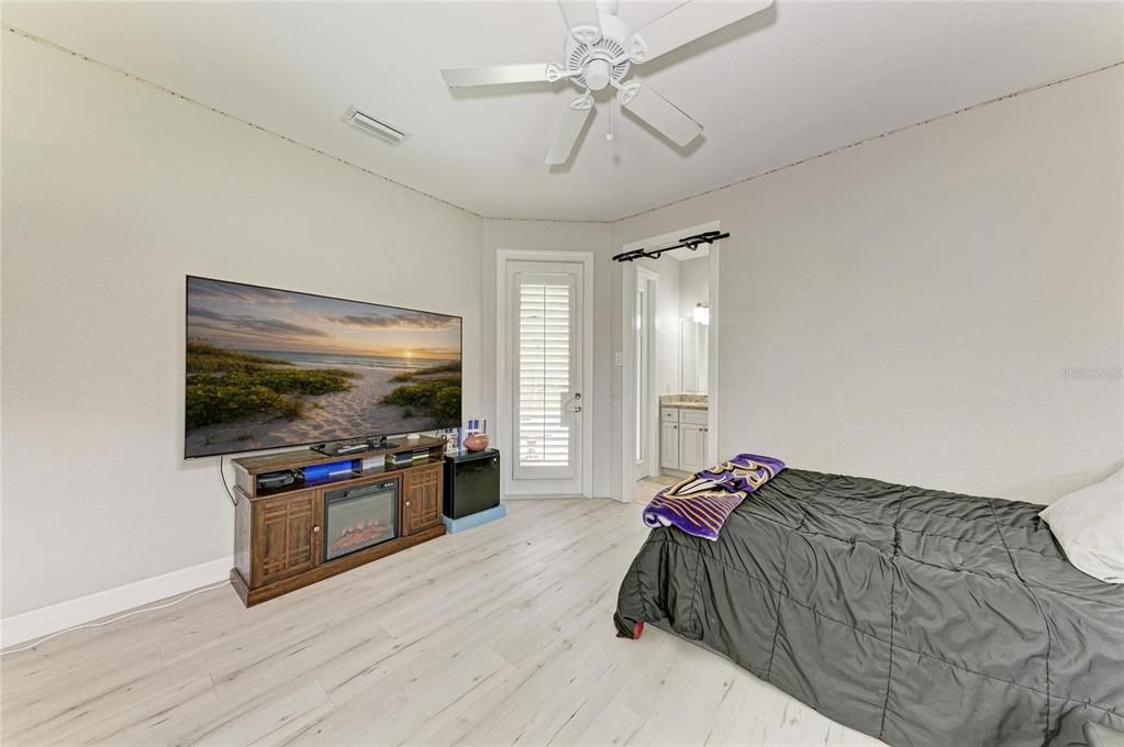 Activo con contrato: $625,000 (3 camas, 2 baños, 2349 Pies cuadrados)