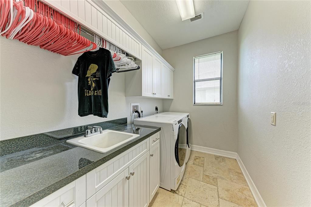 Activo con contrato: $625,000 (3 camas, 2 baños, 2349 Pies cuadrados)