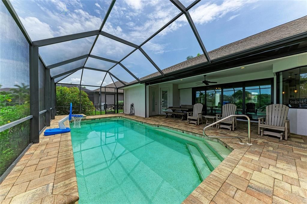 Activo con contrato: $625,000 (3 camas, 2 baños, 2349 Pies cuadrados)