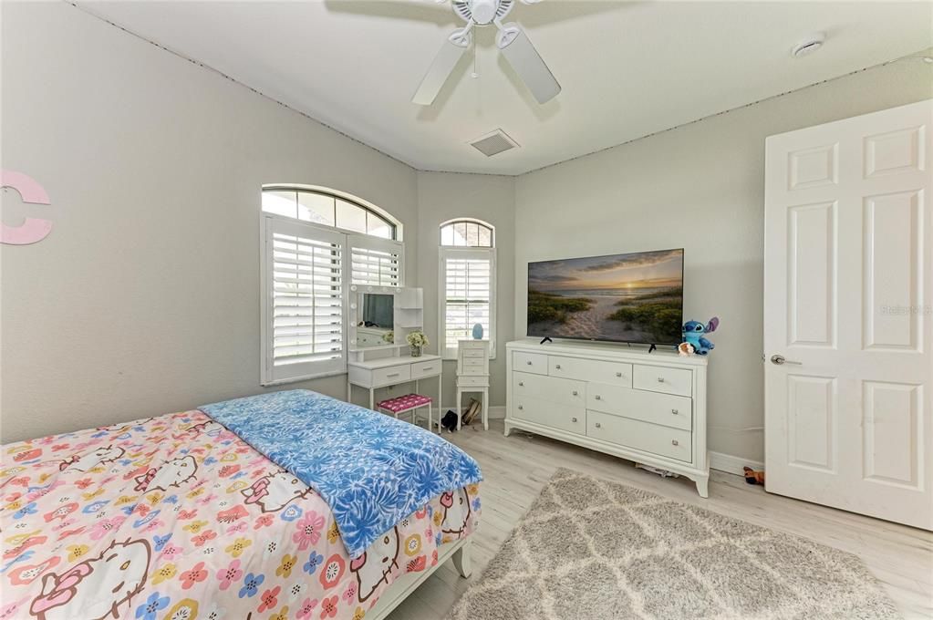 Activo con contrato: $625,000 (3 camas, 2 baños, 2349 Pies cuadrados)