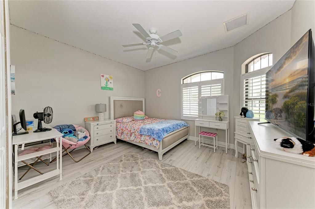 Activo con contrato: $625,000 (3 camas, 2 baños, 2349 Pies cuadrados)