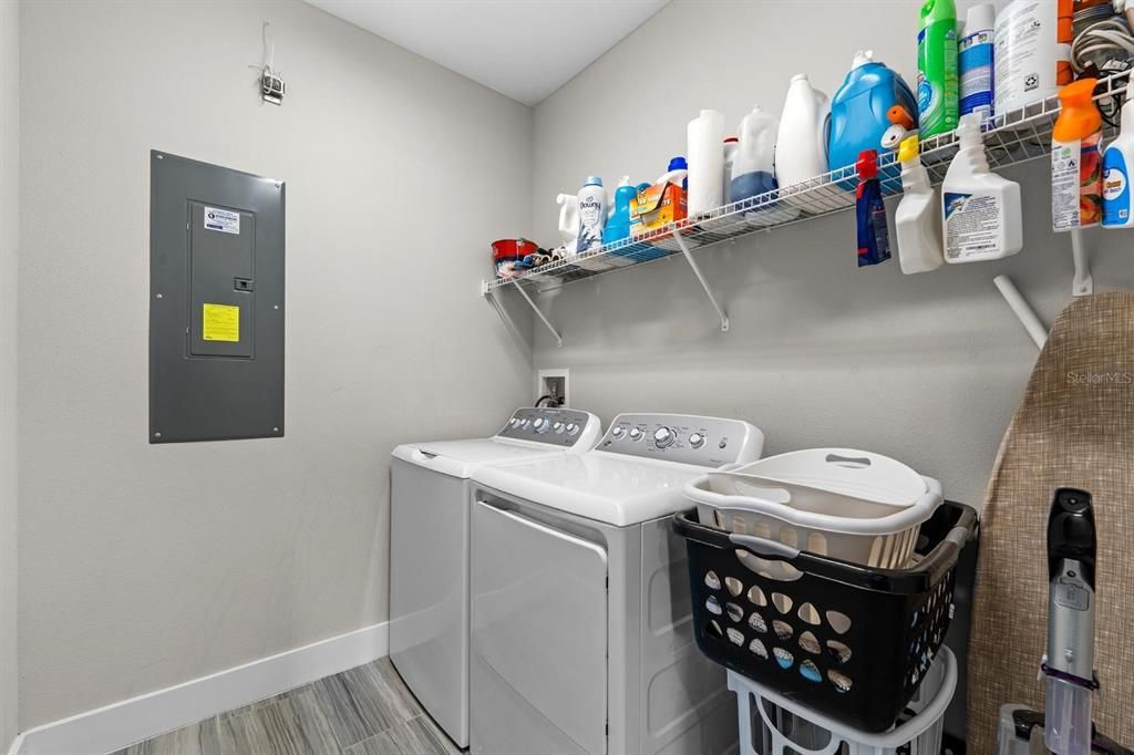 En Venta: $879,000 (4 camas, 3 baños, 2899 Pies cuadrados)