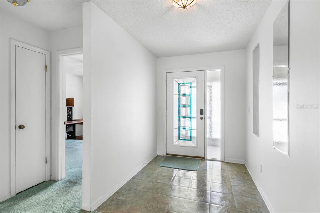 En Venta: $159,900 (2 camas, 2 baños, 1403 Pies cuadrados)