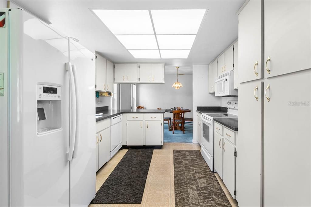 En Venta: $159,900 (2 camas, 2 baños, 1403 Pies cuadrados)