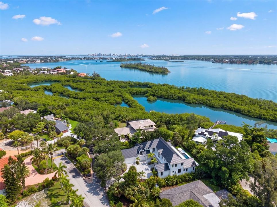 На продажу: $4,150,000 (4 спален, 4 ванн, 5238 Квадратных фут)
