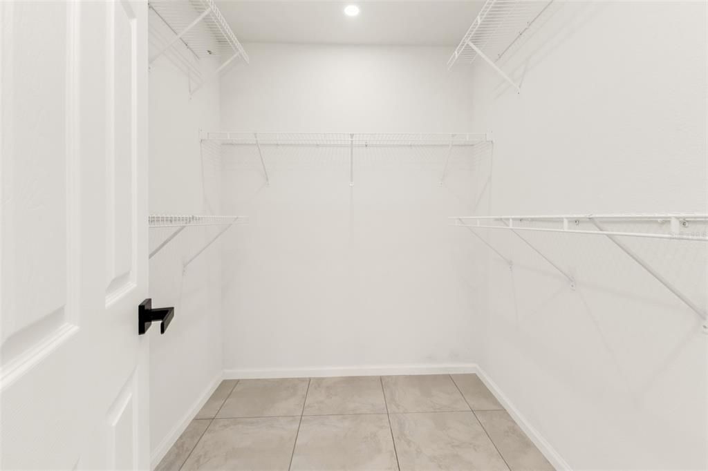 En Venta: $840,000 (3 camas, 2 baños, 2106 Pies cuadrados)