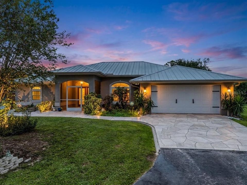 En Venta: $840,000 (3 camas, 2 baños, 2106 Pies cuadrados)