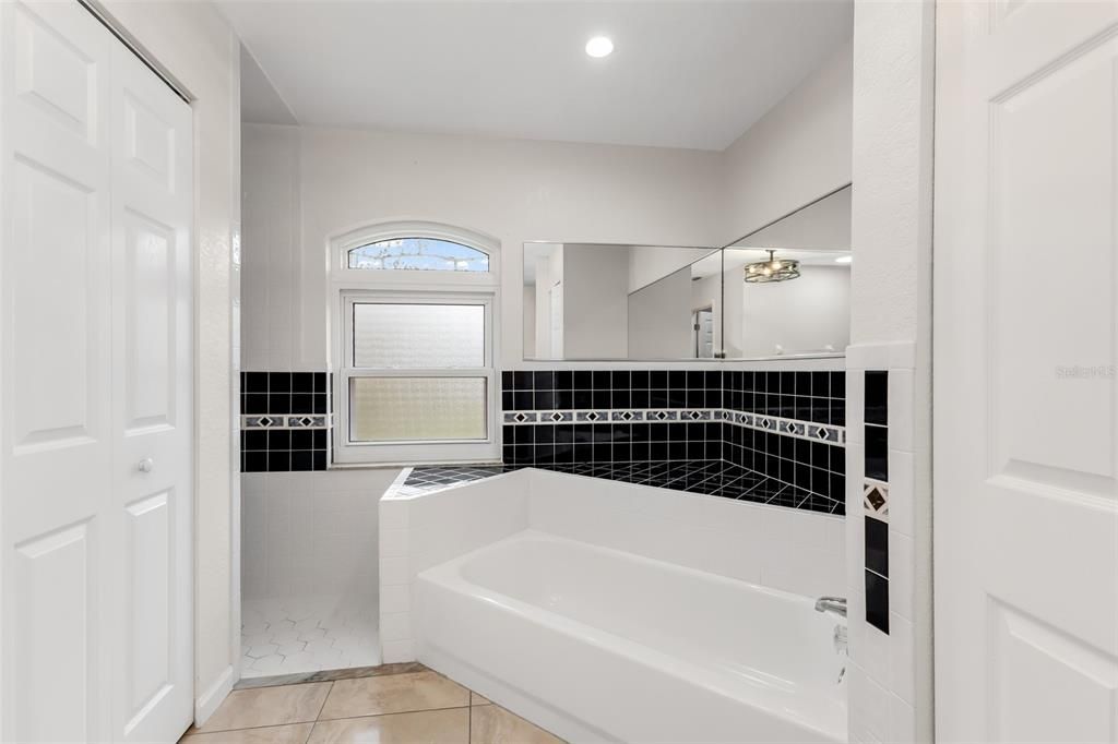 En Venta: $840,000 (3 camas, 2 baños, 2106 Pies cuadrados)