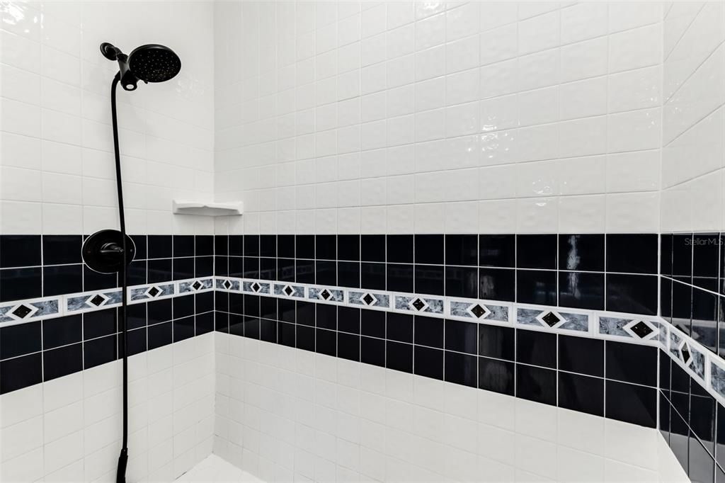 En Venta: $840,000 (3 camas, 2 baños, 2106 Pies cuadrados)