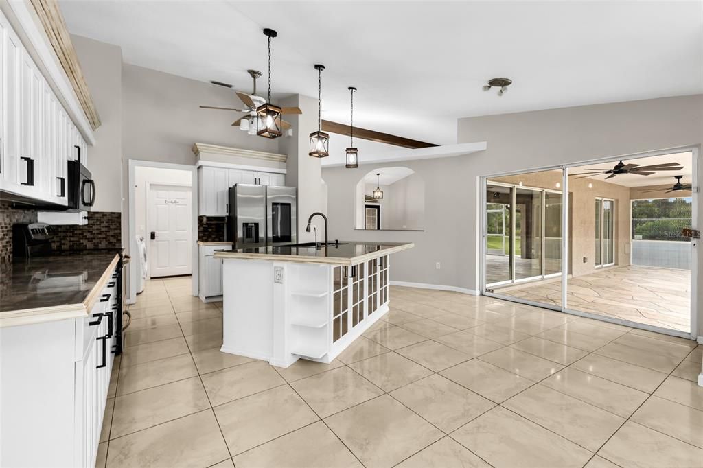 En Venta: $840,000 (3 camas, 2 baños, 2106 Pies cuadrados)