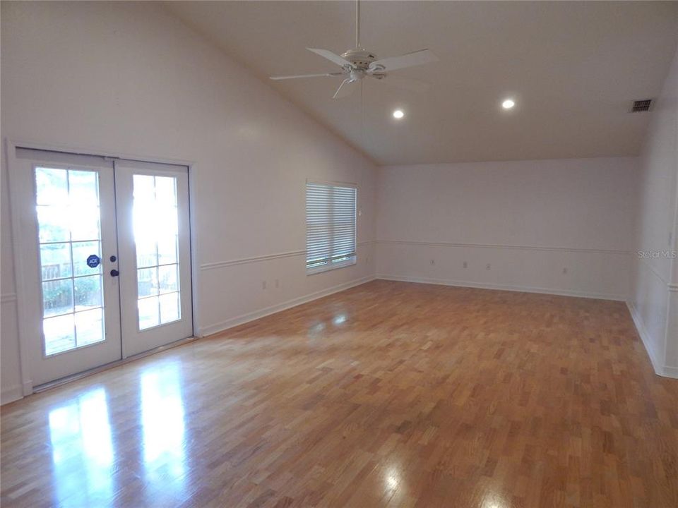 В аренду: $2,995 (3 спален, 2 ванн, 2004 Квадратных фут)