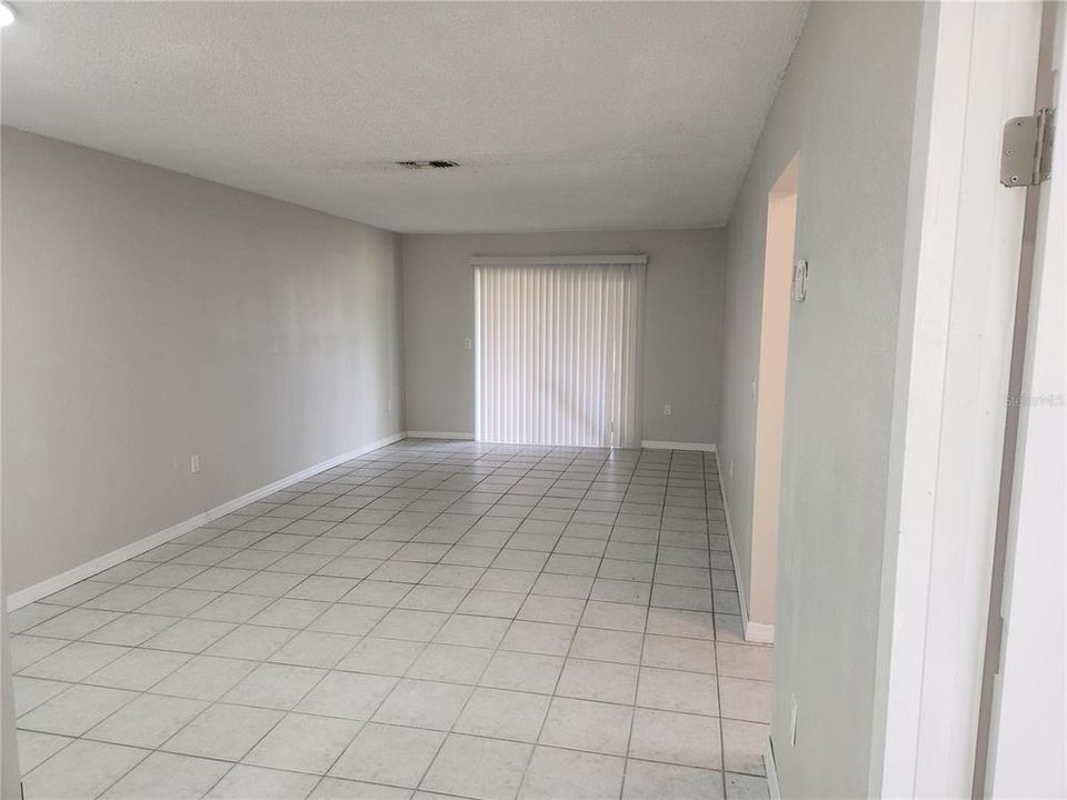 For Rent: $1,300 (2 beds, 1 baths, 850 Square Feet)