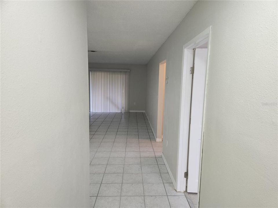 For Rent: $1,300 (2 beds, 1 baths, 850 Square Feet)