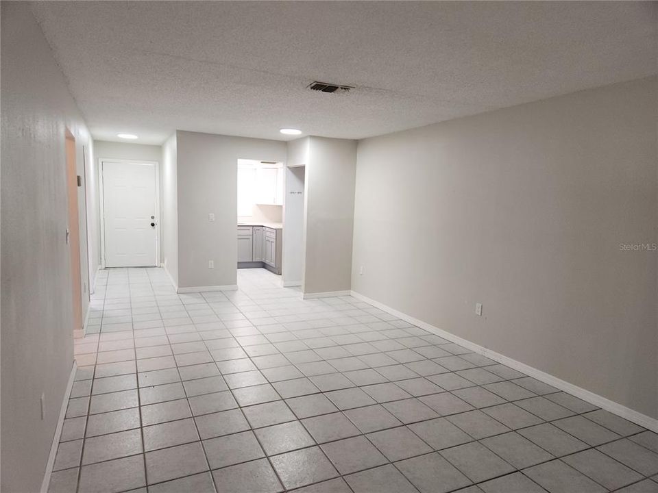 For Rent: $1,300 (2 beds, 1 baths, 850 Square Feet)