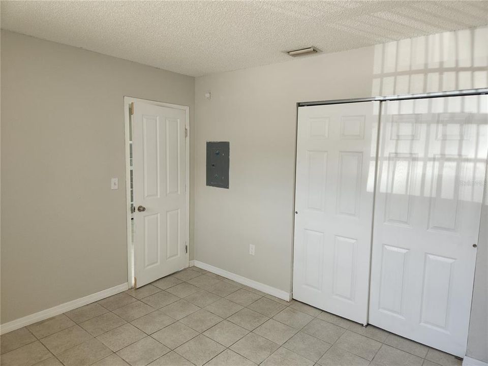 For Rent: $1,300 (2 beds, 1 baths, 850 Square Feet)