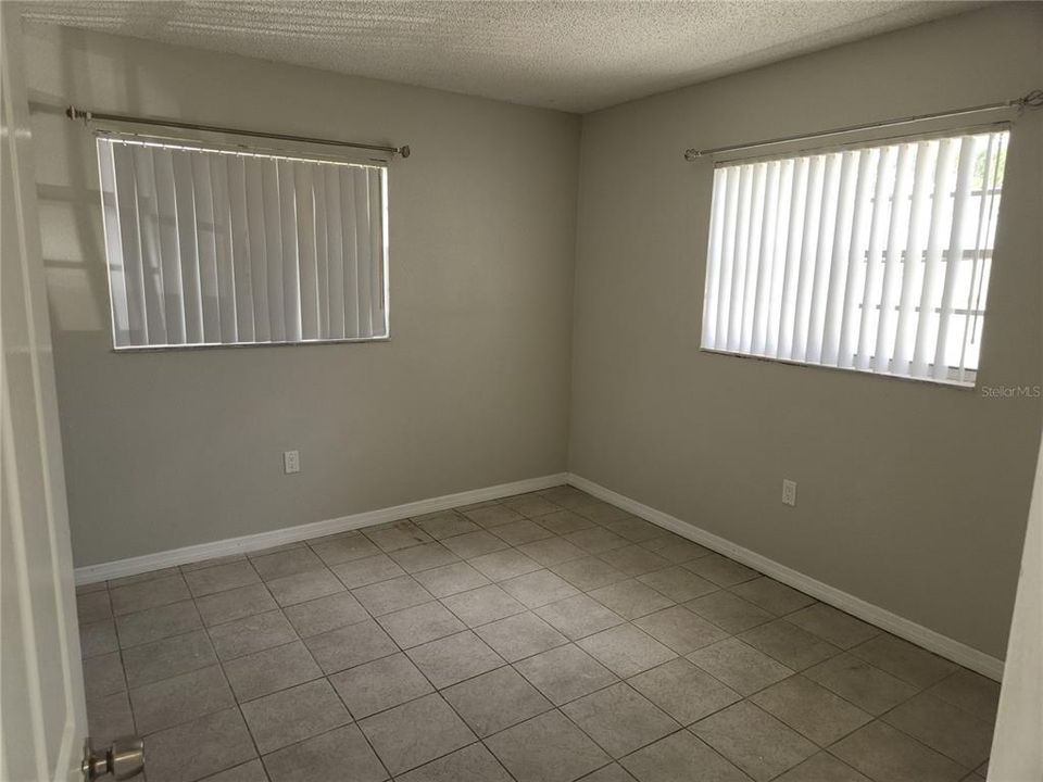 For Rent: $1,300 (2 beds, 1 baths, 850 Square Feet)