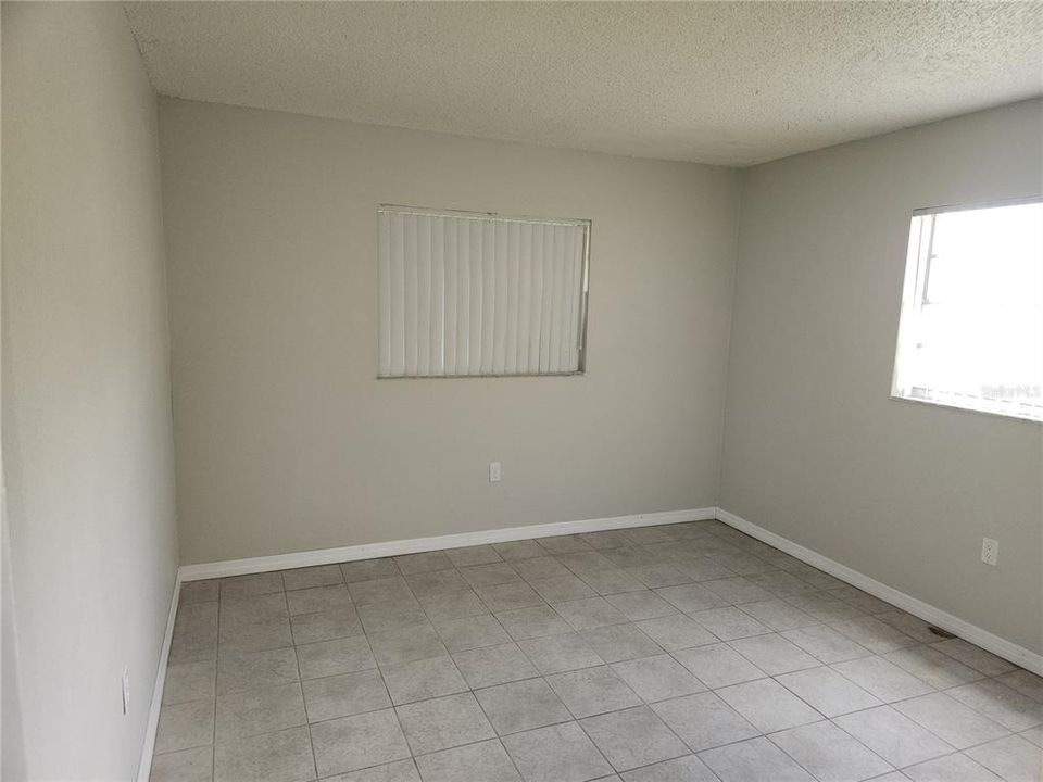 For Rent: $1,300 (2 beds, 1 baths, 850 Square Feet)