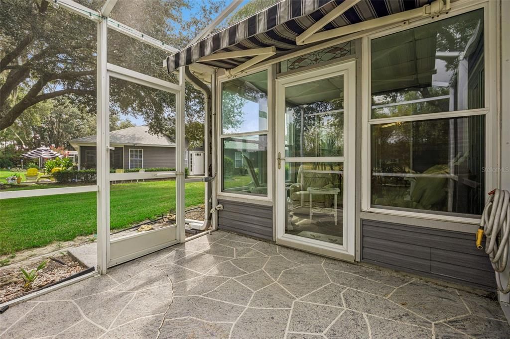 For Sale: $239,900 (2 beds, 2 baths, 1293 Square Feet)