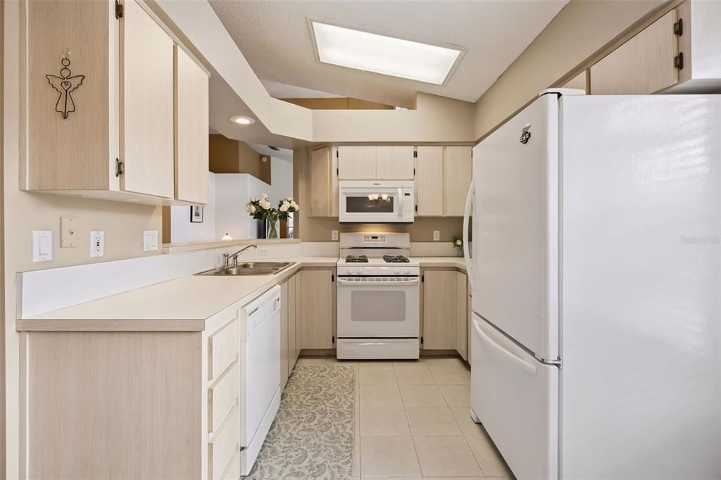 For Sale: $239,900 (2 beds, 2 baths, 1293 Square Feet)