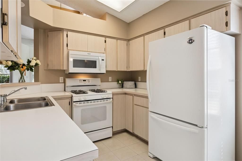 For Sale: $239,900 (2 beds, 2 baths, 1293 Square Feet)