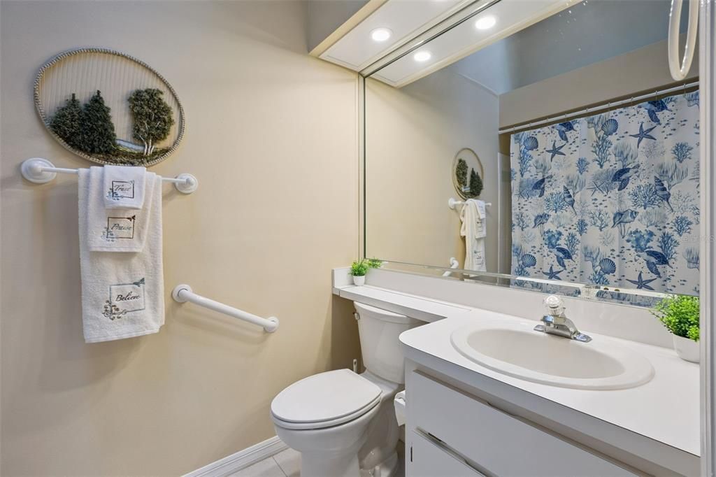 For Sale: $239,900 (2 beds, 2 baths, 1293 Square Feet)