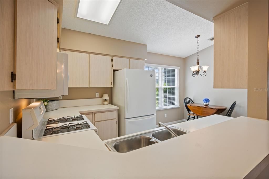 For Sale: $239,900 (2 beds, 2 baths, 1293 Square Feet)