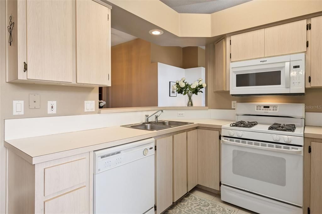 For Sale: $239,900 (2 beds, 2 baths, 1293 Square Feet)