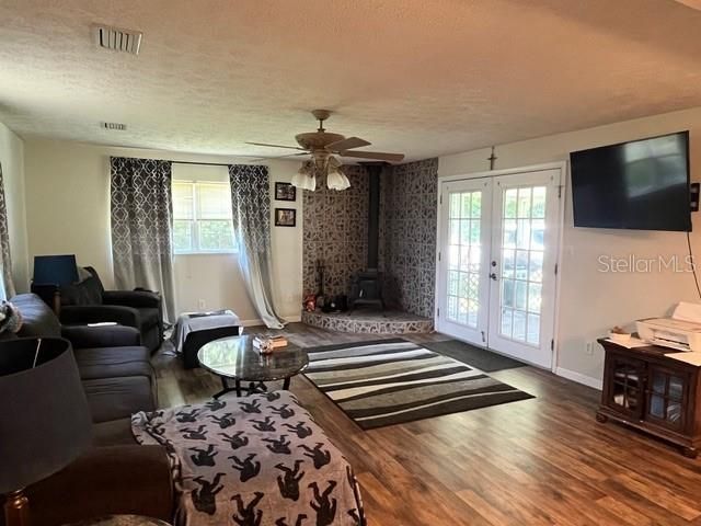 For Sale: $169,900 (2 beds, 2 baths, 1132 Square Feet)