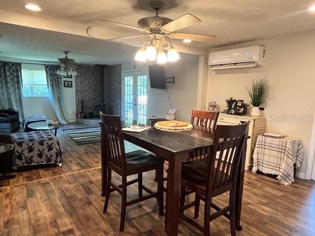 For Sale: $169,900 (2 beds, 2 baths, 1132 Square Feet)